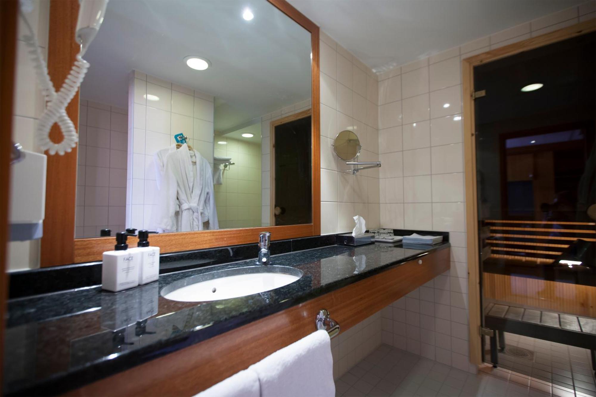 Hotel Oscar Varkaus Oda fotoğraf